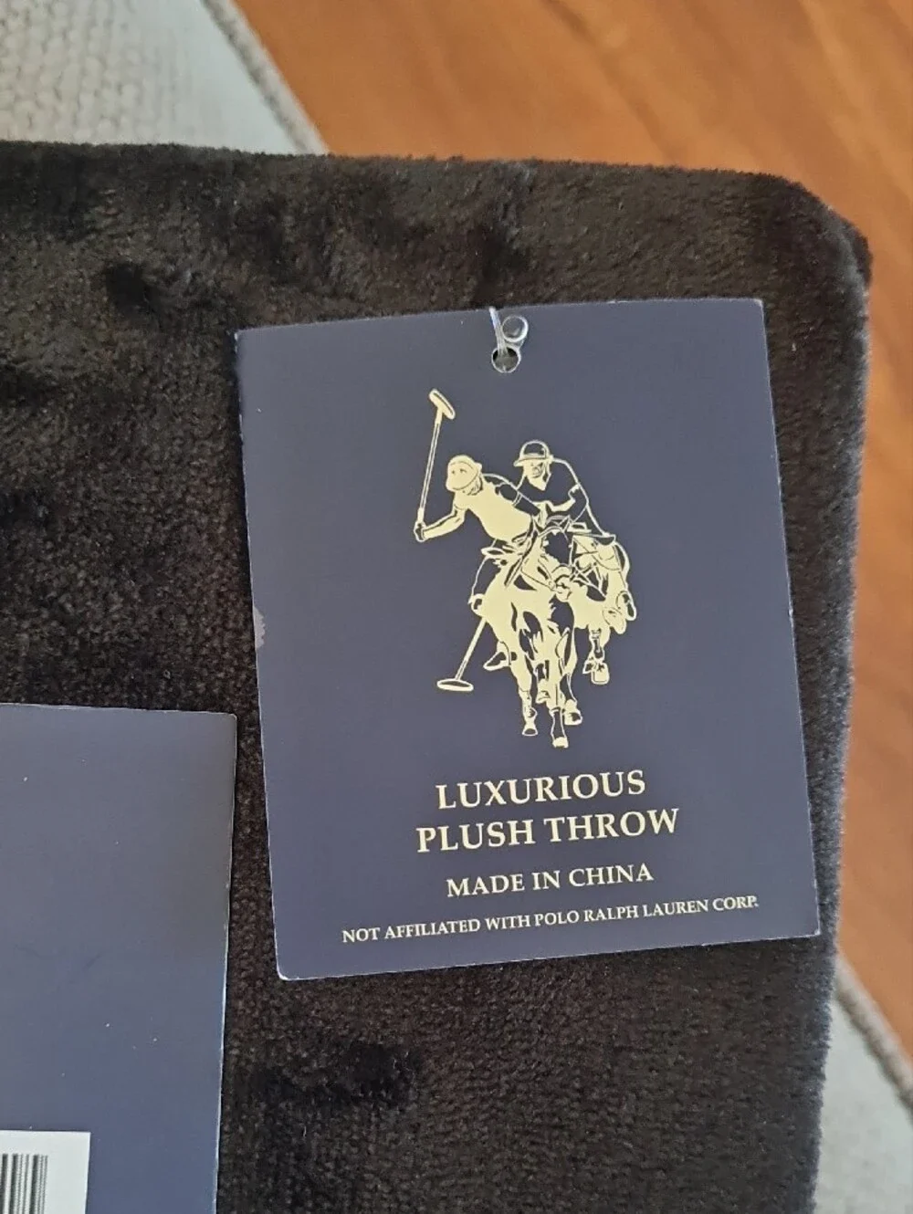 U.S. Polo Assn. Luxurious Plush Throw - Black
